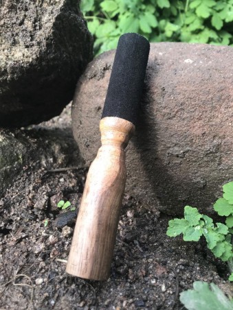 Stick bois et cuir pour bol chantant