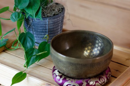Bol tibétain gravé 18 cm mantra OM