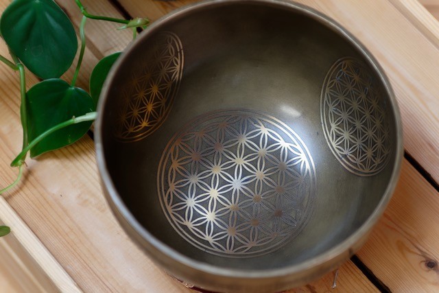 Bol tibétain gravé 16 cm fleur de vie