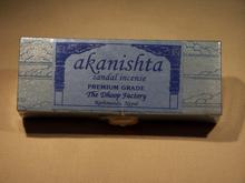 Encens Akanishta, une qualité de bois de santal faite de cyprès, de santal d'Inde et du Népal