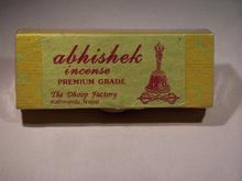 Encens Abhishek, similaire à son homologue Lawudo, il contient en plus de ces plantes de l'Himalaya, du frankincense